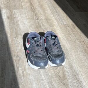 Nike Air Max Excee TD Kids' Black and White Sneakers with Red Accents.